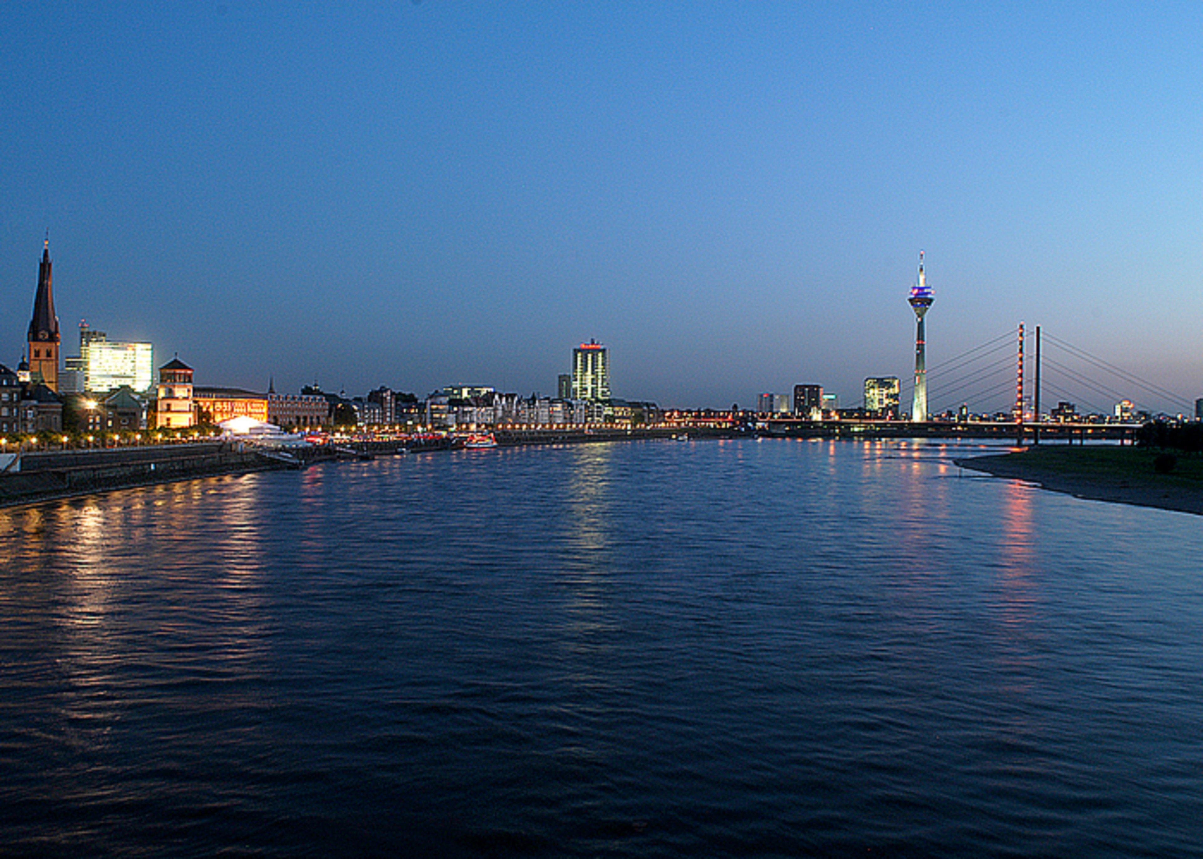 Holiday Inn Duesseldorf Hafen, An Ihg Hotel Екстериор снимка